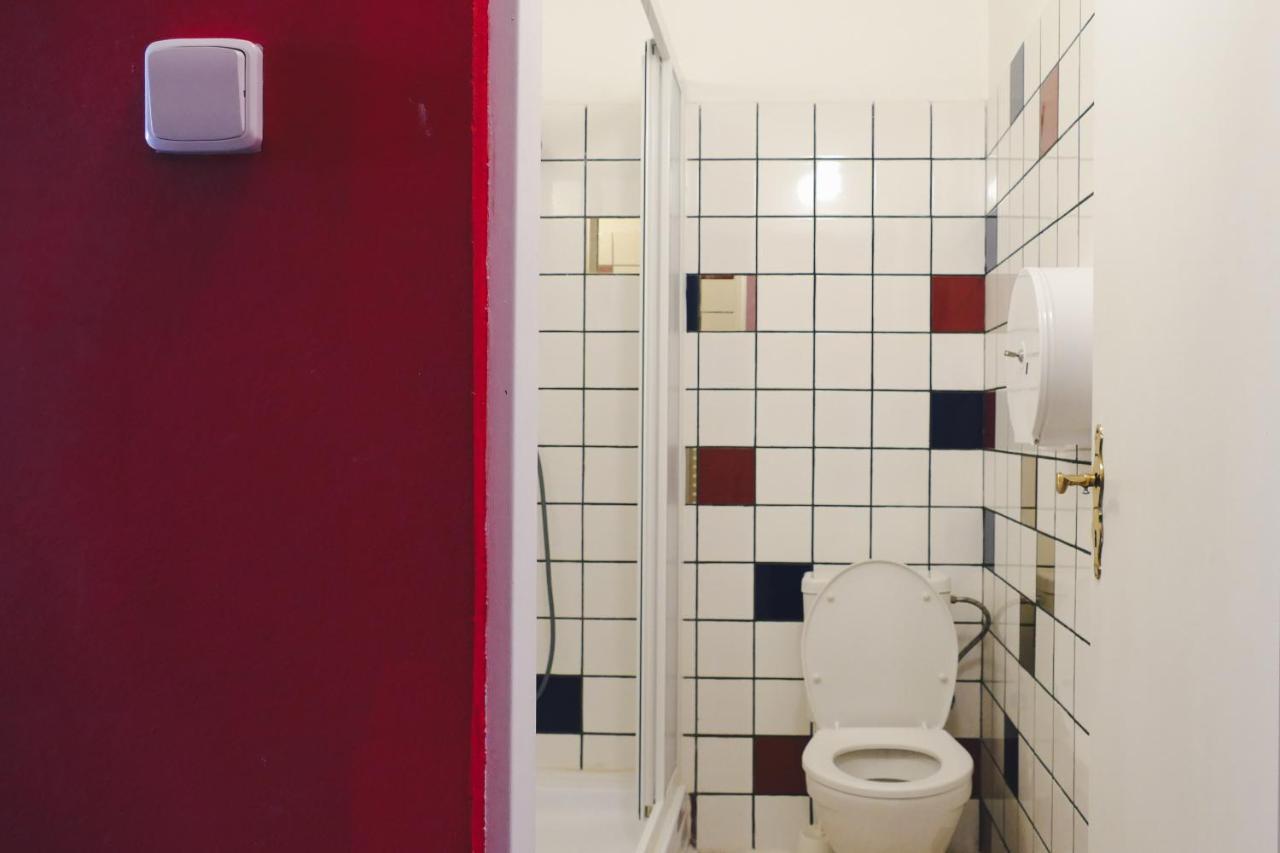 פראג Clown And Bard Hostel מראה חיצוני תמונה